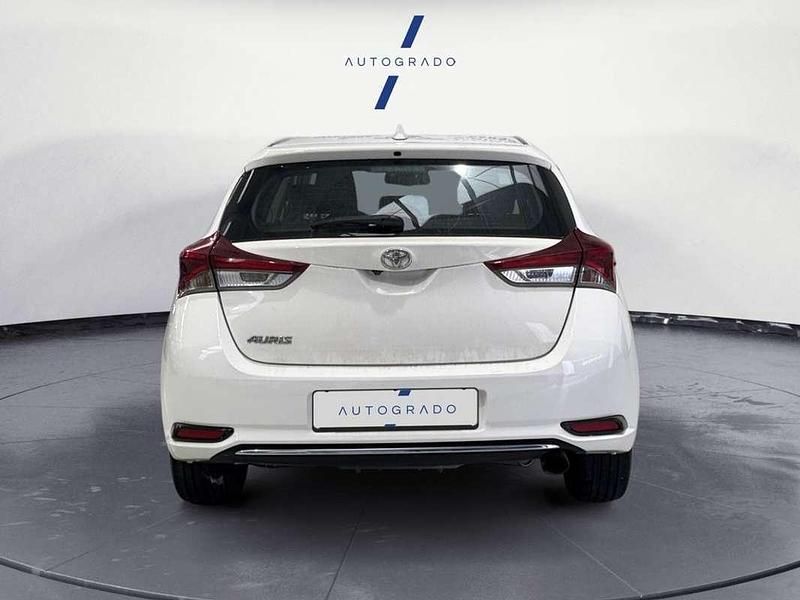 Begagnad Toyota Auris Business Edition 116 HK (85 kW) 2018 Vit Halvkombi