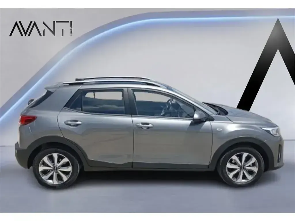 Usado Kia Stonic 100 CV (73 kW) 2025 Plateado SUV