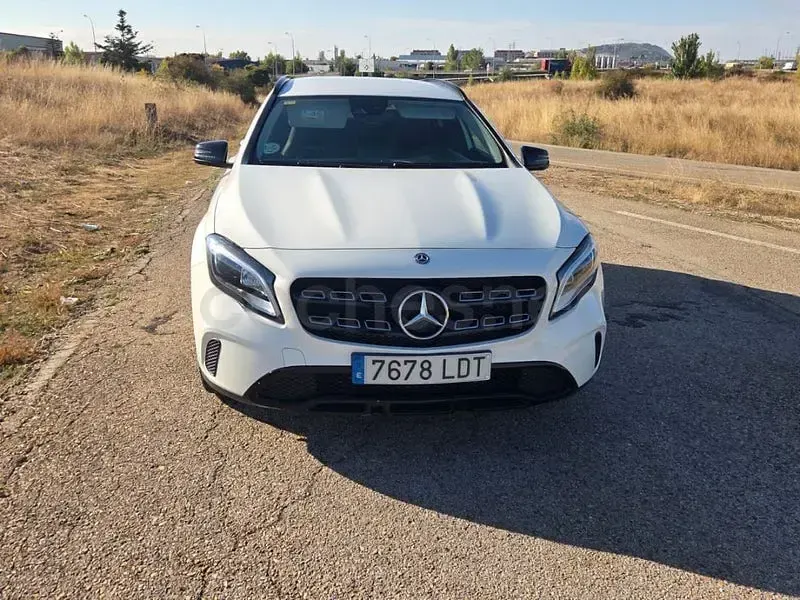 Usado Mercedes GLA180 122 CV (89 kW) 2020 Blanco SUV