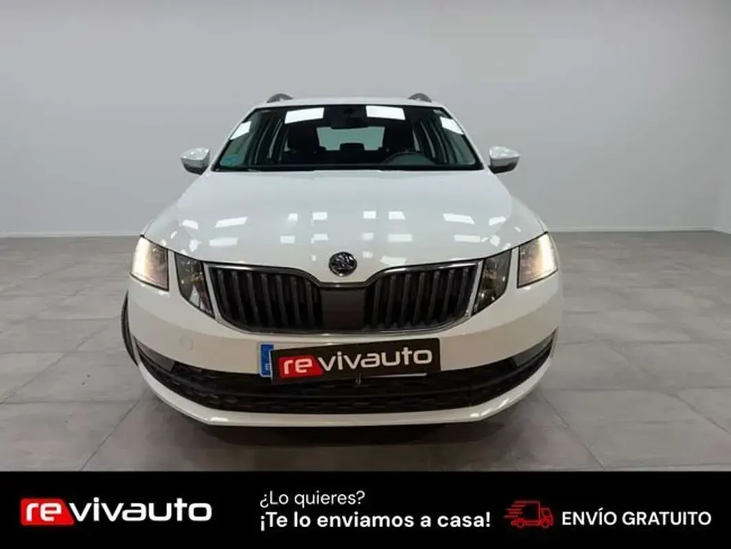 Usado Skoda Octavia Ambition 116 CV (85 kW) 2019 Blanco Familiar