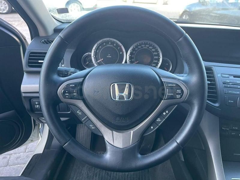 Usado Honda Accord Elegance 156 CV (114 kW) 2010 Blanco Familiar