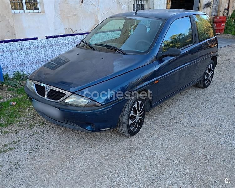Usado Lancia Ypsilon 60 CV (44 kW) 2003 Azul Utilitario