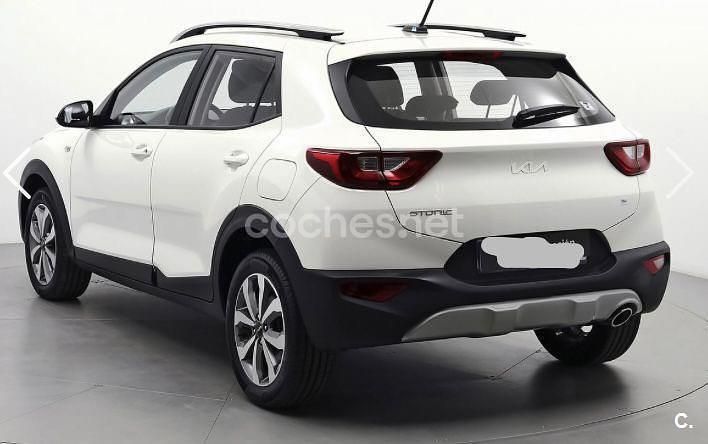 Usado Kia Stonic 84 CV (61 kW) 2022 Blanco SUV