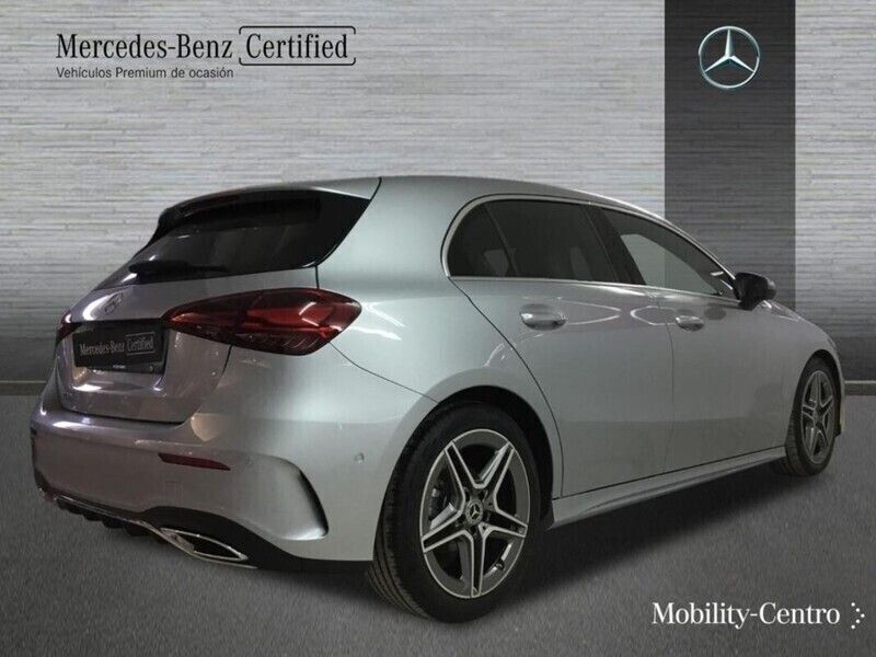 Usado Mercedes A180 AMG line 136 CV (100 kW) 2024 Plata hightech
