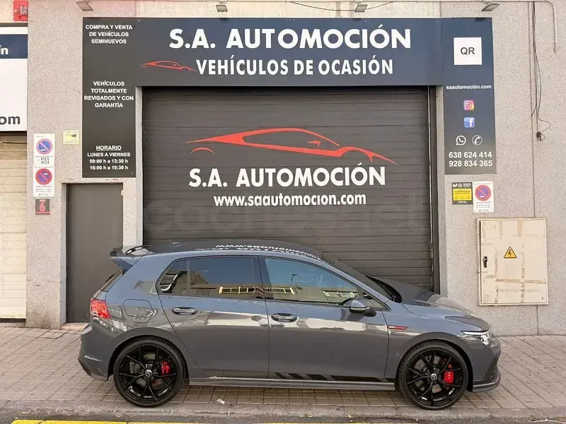 Usado VW Golf VIII GTI Clubsport 301 CV (221 kW) 2022 Gris / plata Berlina