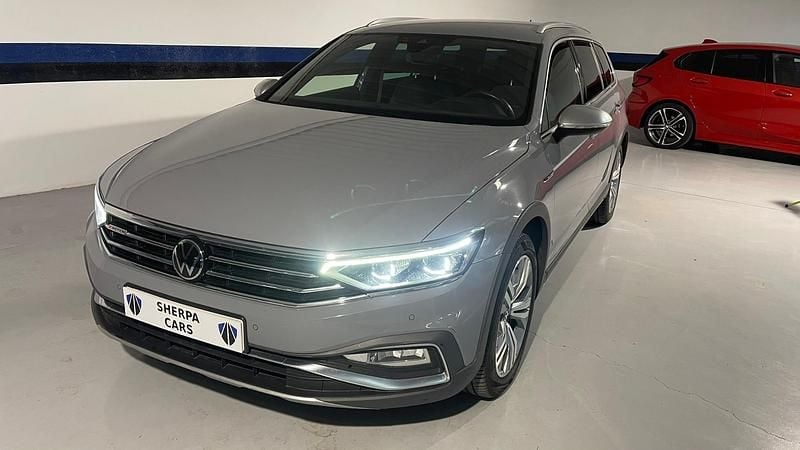 Usado VW Passat Alltrack 200 CV (147 kW) 2022 Gris Familiar