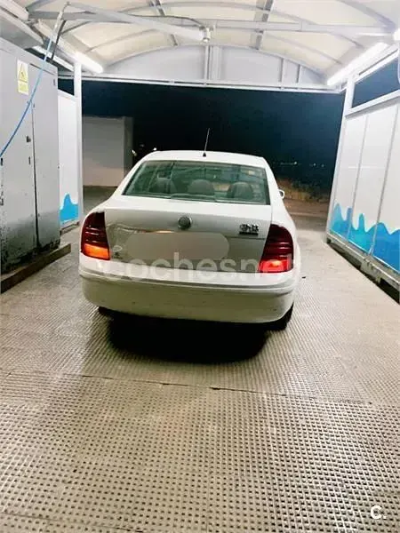 Usado Skoda Superb Elegance 130 CV (95 kW) 2005 Blanco Berlina