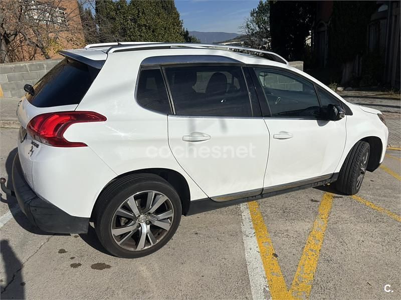 Usado Peugeot 2008 Allure 120 CV (88 kW) 2016 Blanco SUV