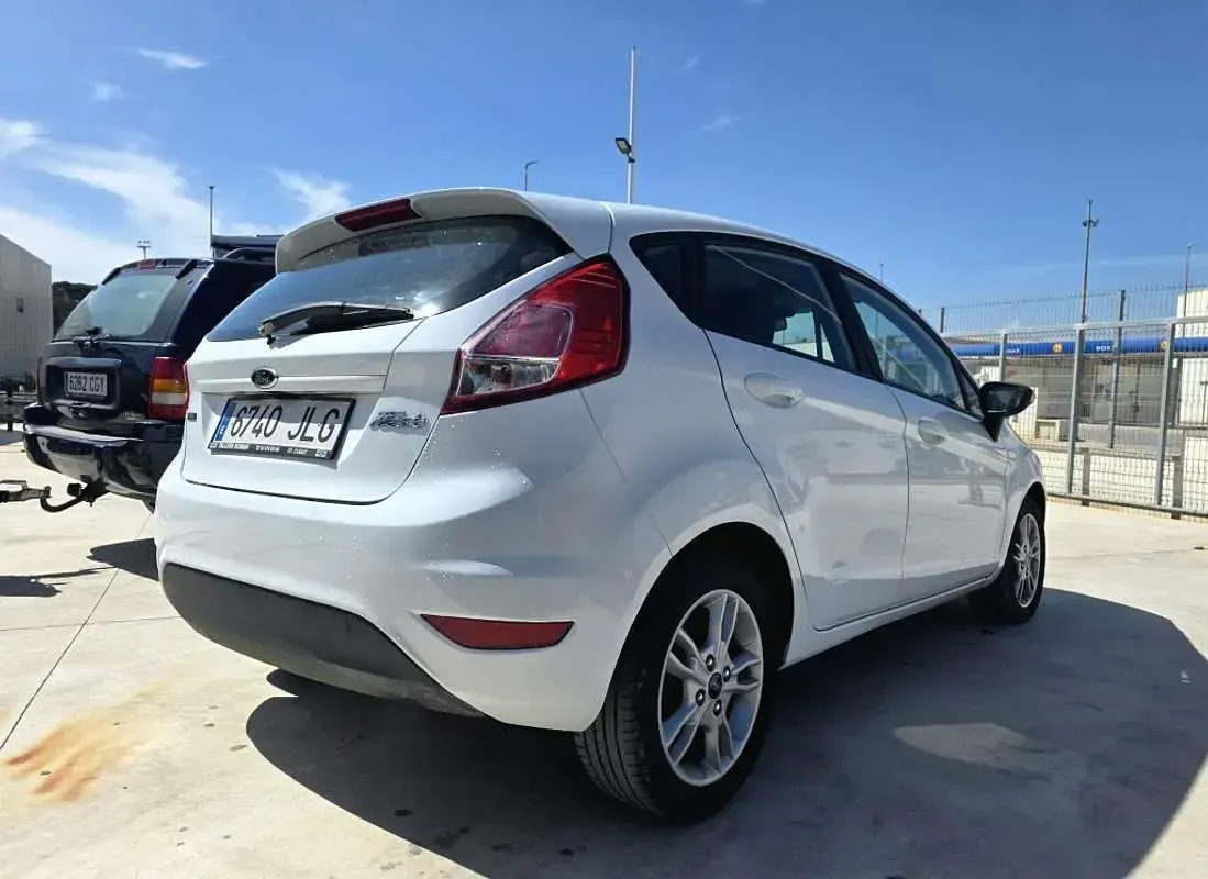 Usado Ford Fiesta ST-Line 101 CV (74 kW) 2016 Blanco Utilitario