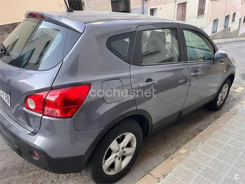 Usado Nissan Qashqai Acenta 106 CV (77 kW) 2007 Gris / plata SUV