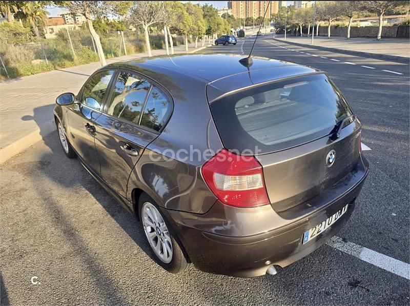 Usado BMW 118 122 CV (89 kW) 2005 Gris / plata Utilitario