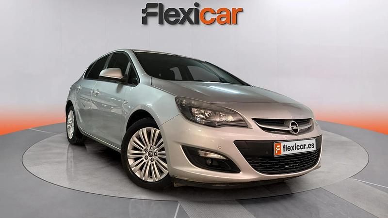 Usado Opel Astra Selective 116 CV (85 kW) 2014 Gris Utilitario