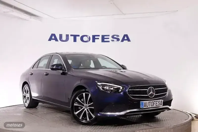 Usado Mercedes E300 306 CV (225 kW) 2021 Azul Berlina