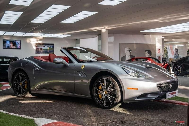 Usado Ferrari California 489 CV (359 kW) 2012 Gris Descapotable