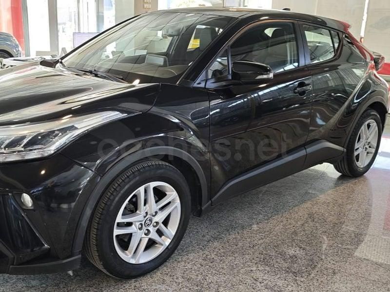 Usado Toyota C-HR Active 122 CV (89 kW) 2023 Violeta / lila SUV
