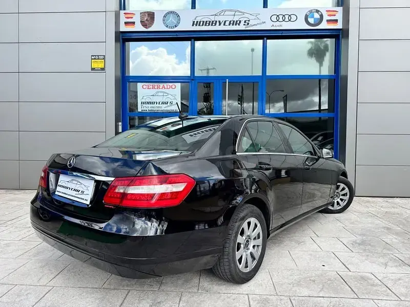 Usado Mercedes E200 136 CV (100 kW) 2013 Negro Berlina