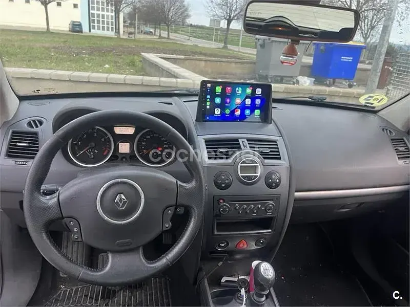 Usado Renault Mégane Dynamique 130 CV (95 kW) 2008 Granate Berlina