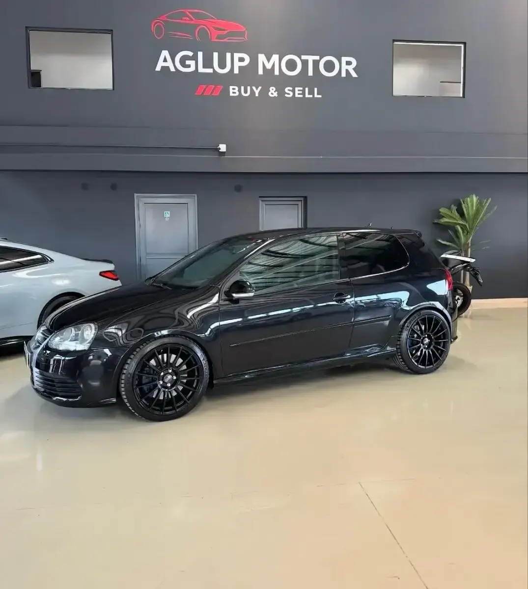 Usado VW Golf V R 250 CV (183 kW) 2007 Negro Utilitario
