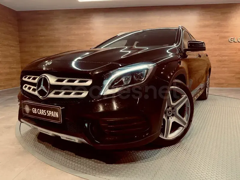 Usado Mercedes GLA180 122 CV (89 kW) 2019 Negro SUV