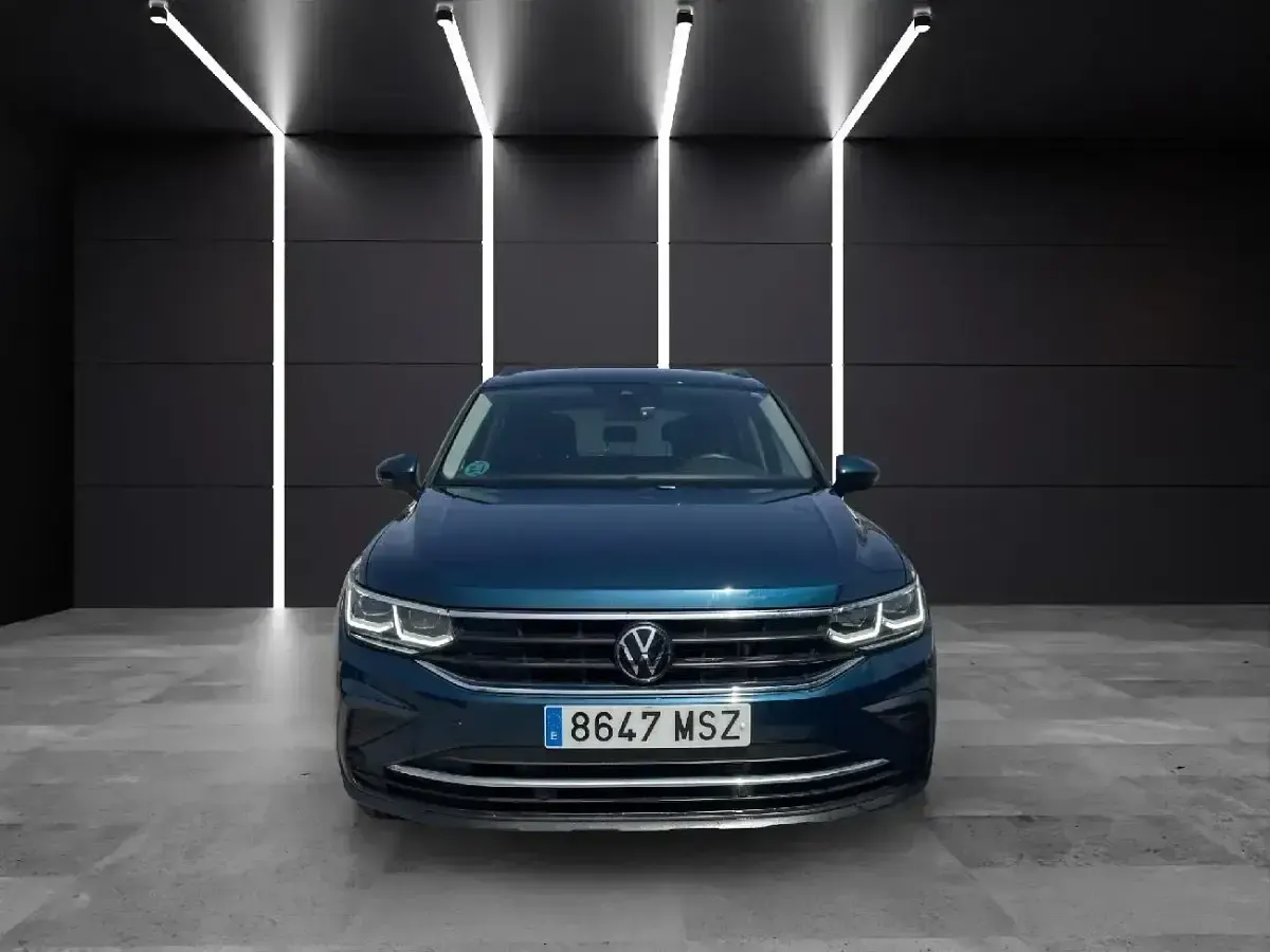 Usado VW Tiguan Life 122 CV (89 kW) 2024 Verde SUV