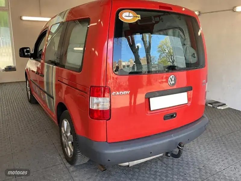 Usado VW Caddy Life 110 CV (80 kW) 2006 Rojo Monovolumen