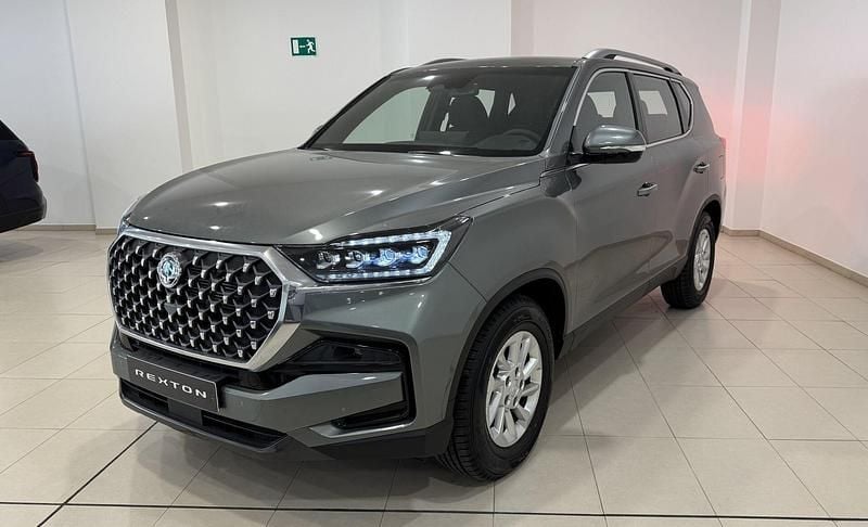 Nuevo Ssangyong (KGM) Rexton 202 CV (148 kW) 2025 Gris SUV