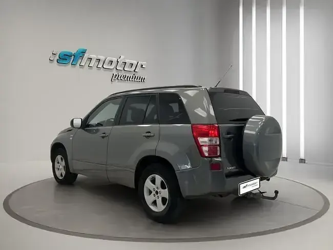Usado Suzuki Grand Vitara 130 CV (95 kW) 2007 Gris metalizado SUV
