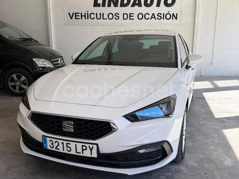 Używany Seat Leon Style 150 KM (110 kW) 2021 Biały Sedan/Limuzyna