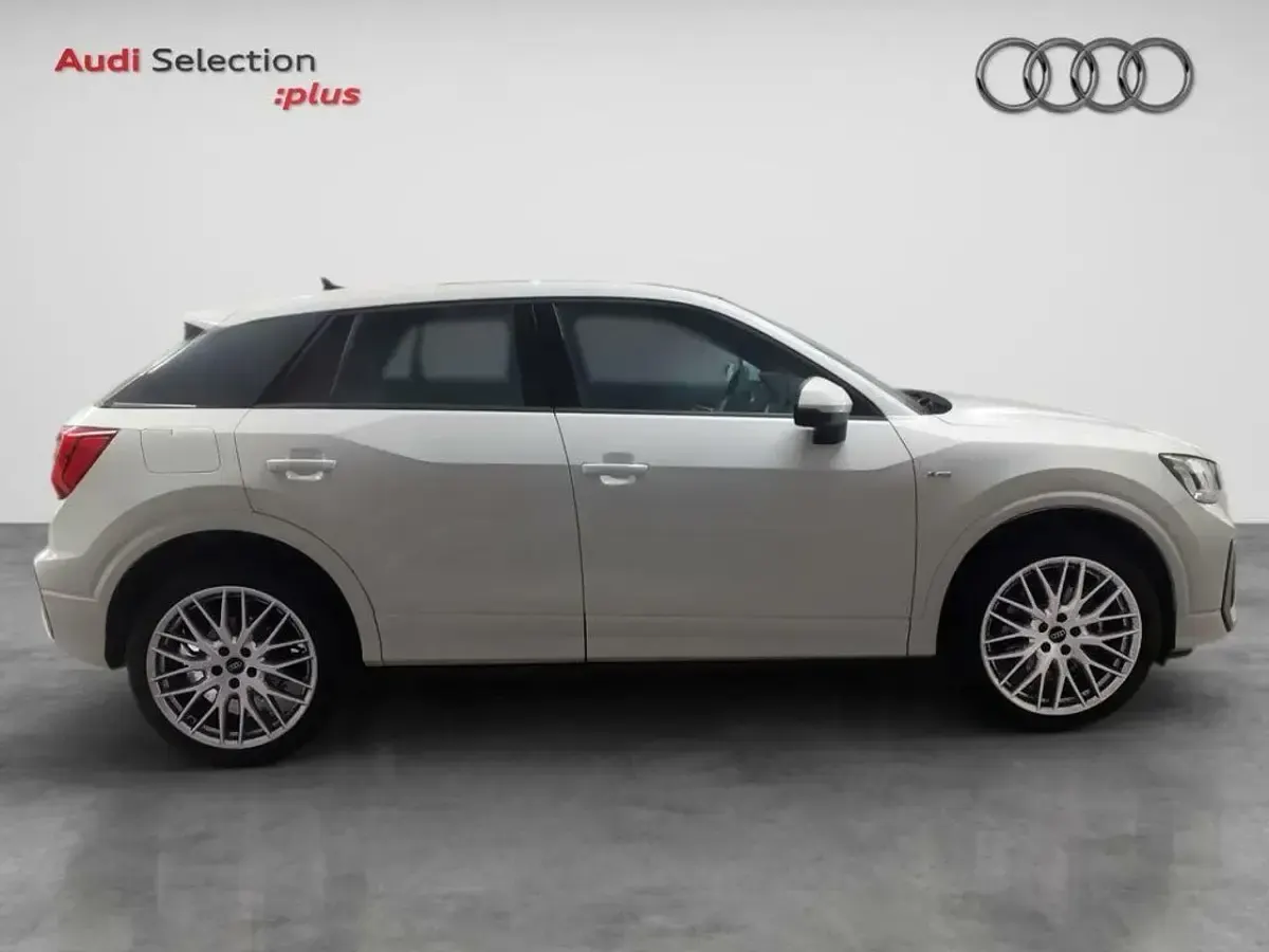 Usado Audi Q2 Ambiente 150 CV (110 kW) 2023 Blanco SUV