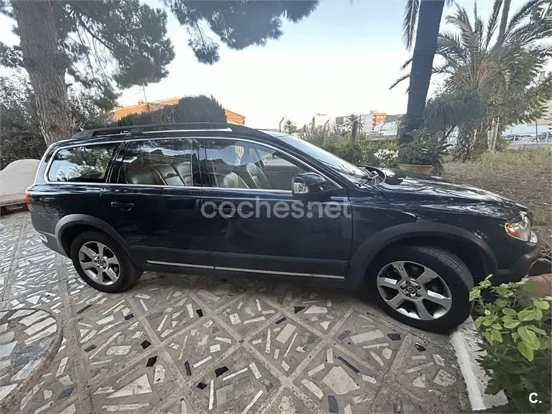 Usado Volvo XC70 Summum 185 CV (136 kW) 2010 Negro Familiar