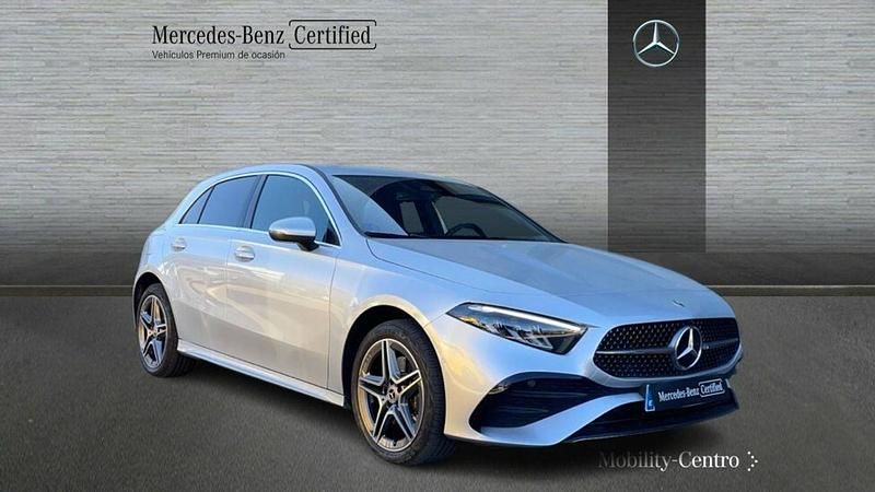 Usado Mercedes A250 AMG line 217 CV (159 kW) 2024 Iridiumsilver, metallic paint Berlina