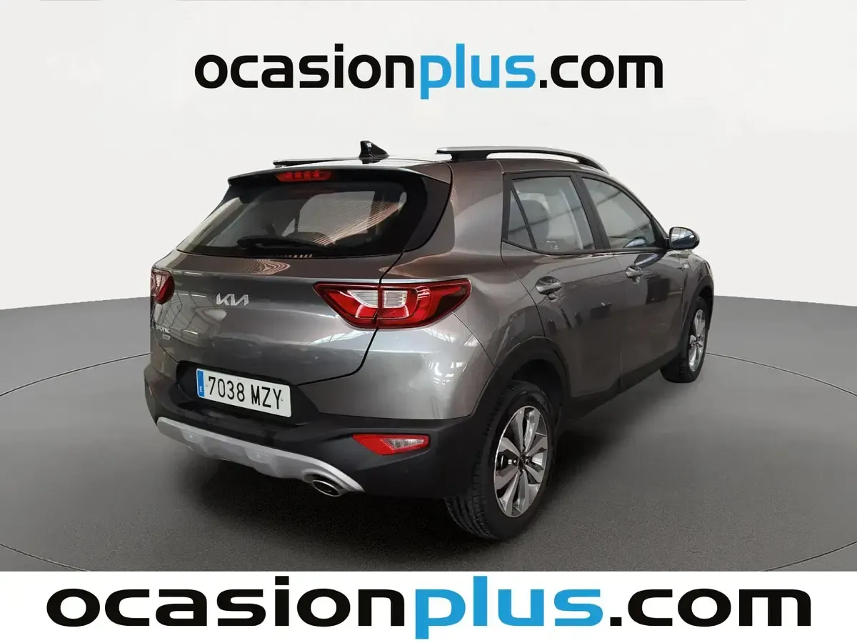 Usado Kia Stonic 101 CV (74 kW) 2025 Gris SUV