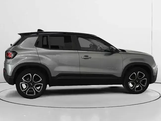 Usado Jeep Avenger Summit 100 CV (73 kW) 2023 Gris SUV
