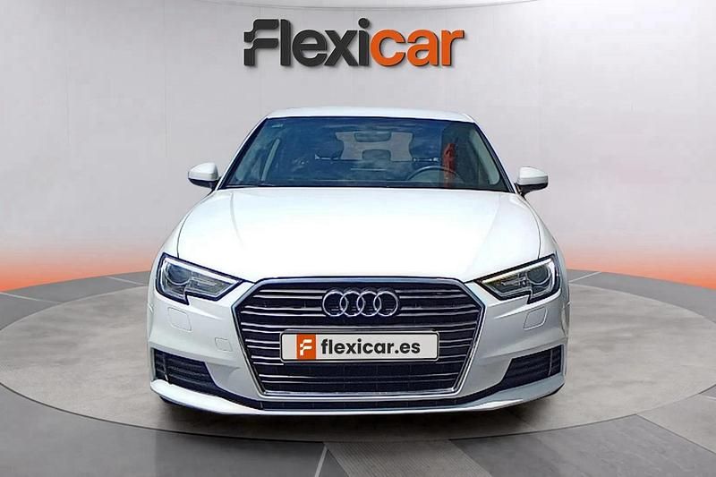 Usado Audi A3 Premium 117 CV (86 kW) 2019 Blanco Berlina