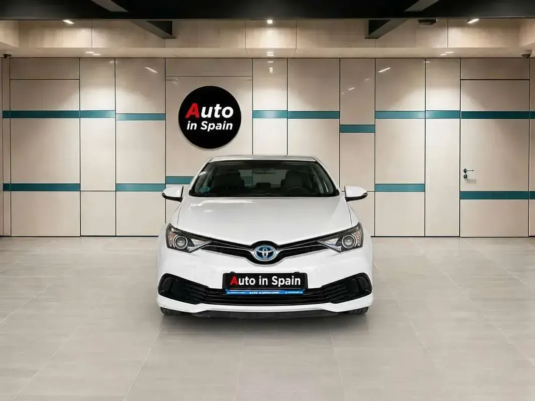 Usado Toyota Auris Hybrid Advance 136 CV (100 kW) 2016 Blanco Utilitario