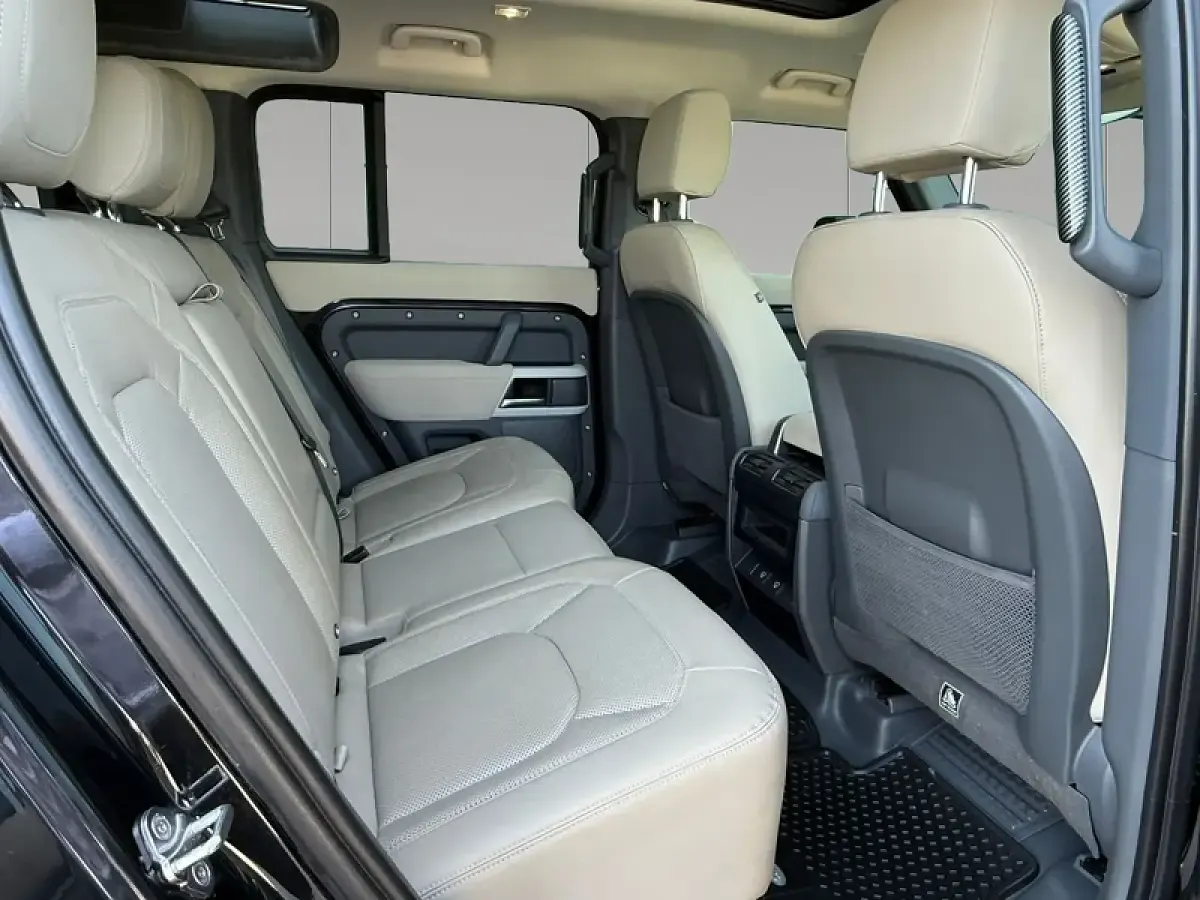 Usado Land Rover Defender SE 249 CV (183 kW) 2022 Santorini black SUV