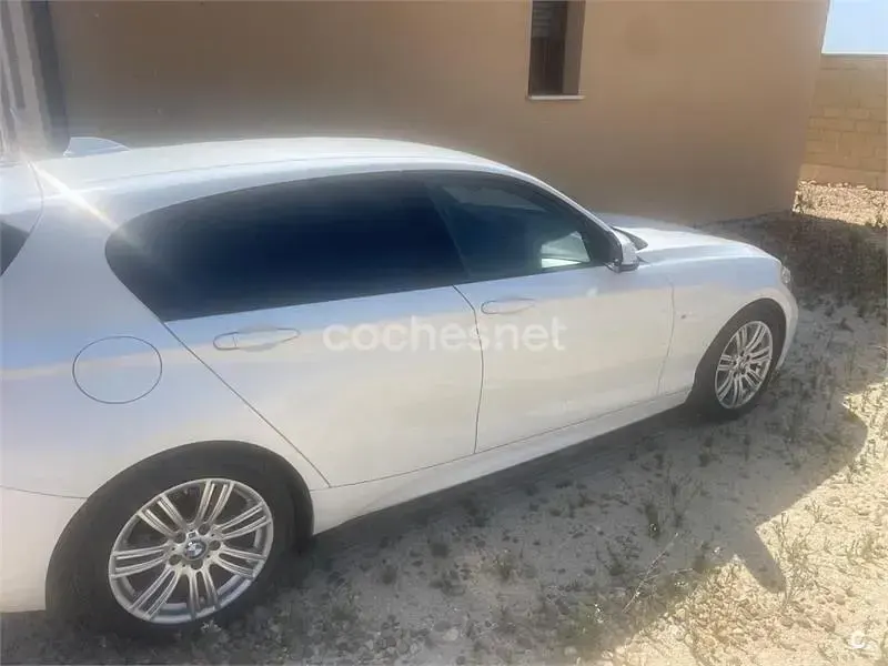 Usado BMW 118 Shadowline 143 CV (105 kW) 2015 Blanco Utilitario
