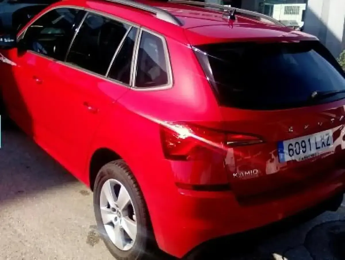 Usado Skoda Kamiq Active 95 CV (69 kW) 2022 Rojo SUV