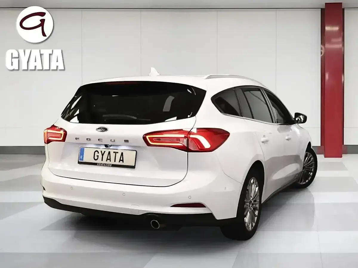 Begagnad Ford Focus Titanium 120 HK (88 kW) 2019 Vit Kombi