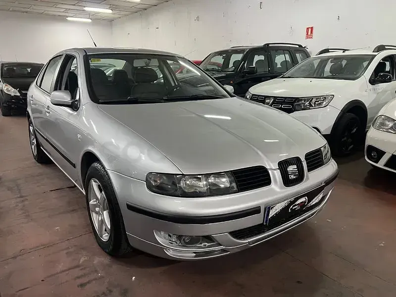 Usado Seat Toledo Stella 110 CV (80 kW) 2001 Gris / plata Berlina