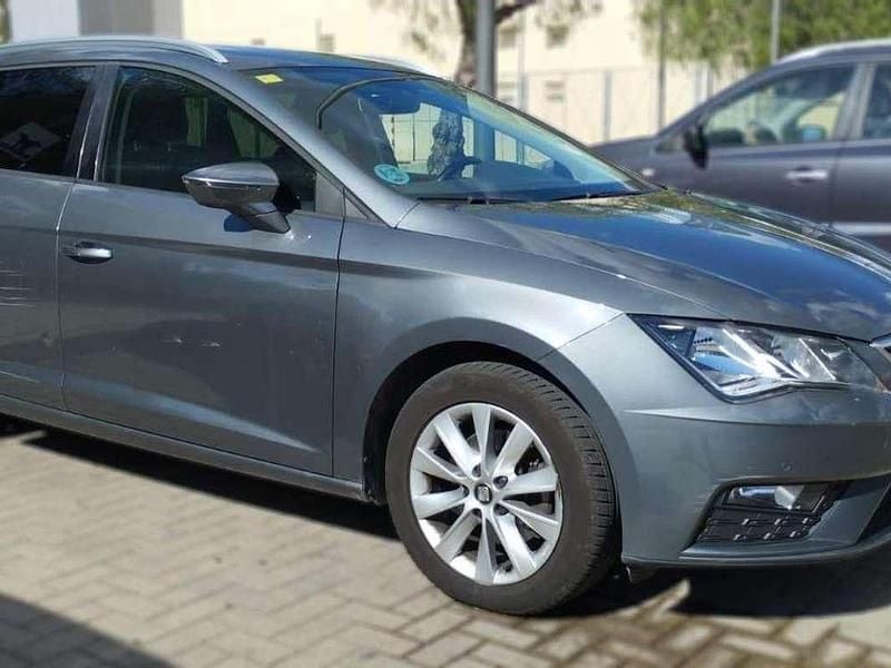 Usado Seat Leon ST Style 116 HP (85 kW) 2018 Cinzento Carrinha