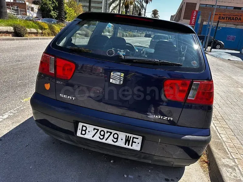 Usado Seat Ibiza 60 CV (44 kW) 1999 Azul Utilitario