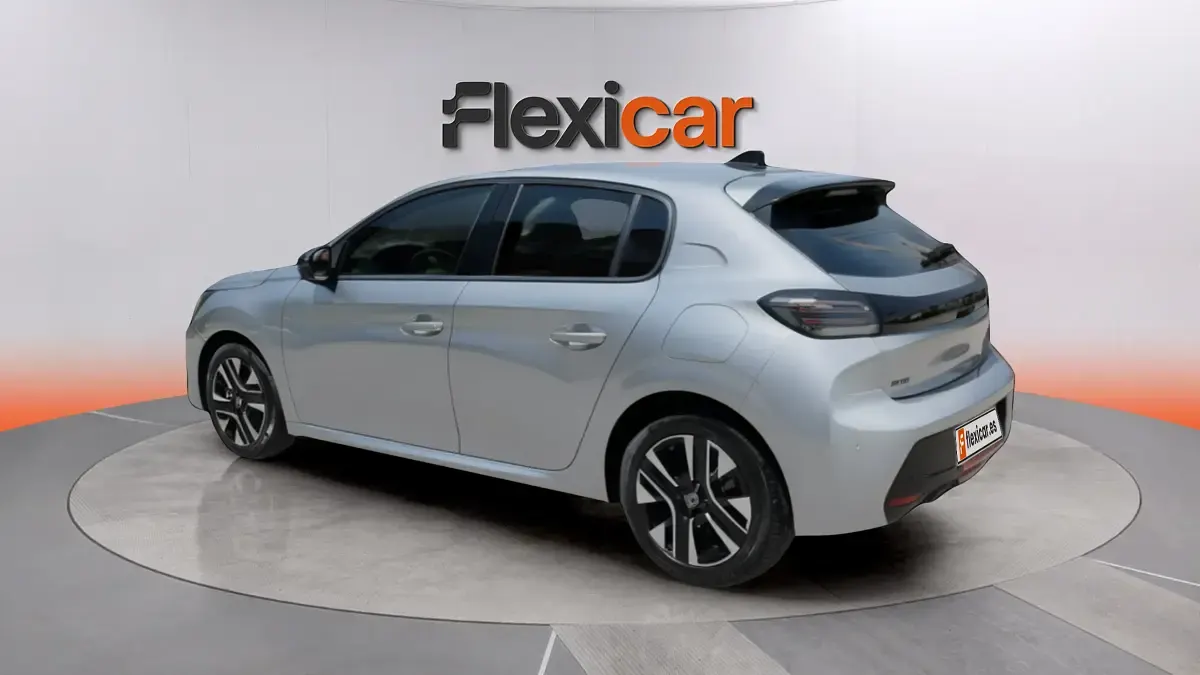 Usado Peugeot 208 Allure 101 CV (74 kW) 2025 Gris Utilitario