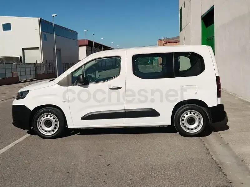 Usado Citroën Berlingo Live 102 CV (75 kW) 2020 Blanco Monovolumen