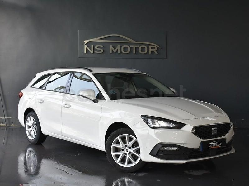 Usado Seat Leon Style 115 CV (84 kW) 2022 Blanco Familiar