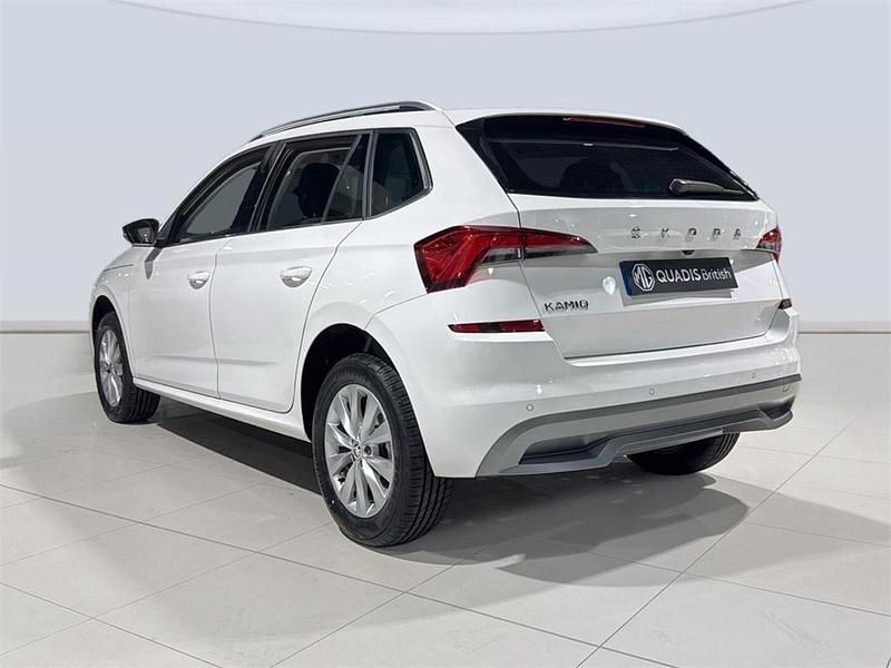 Usado Skoda Kamiq Ambition 110 CV (80 kW) 2022 Blanco SUV