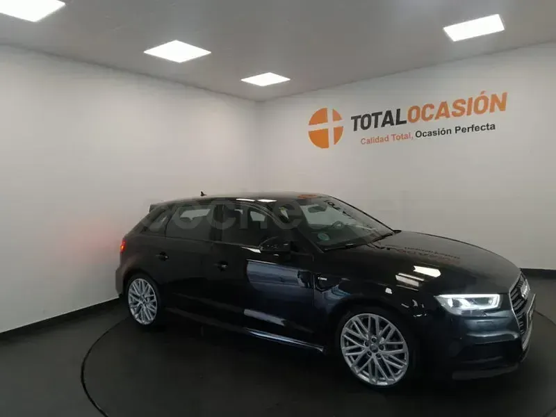 Usado Audi A3 S-Line 116 CV (85 kW) 2018 Naranja Berlina