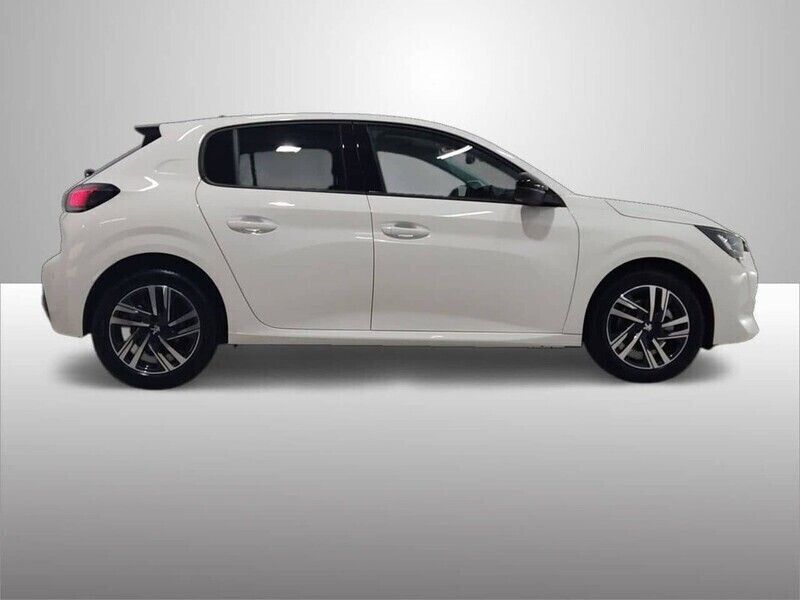Usado Peugeot 208 Allure 102 CV (75 kW) 2023 Blanco Utilitario