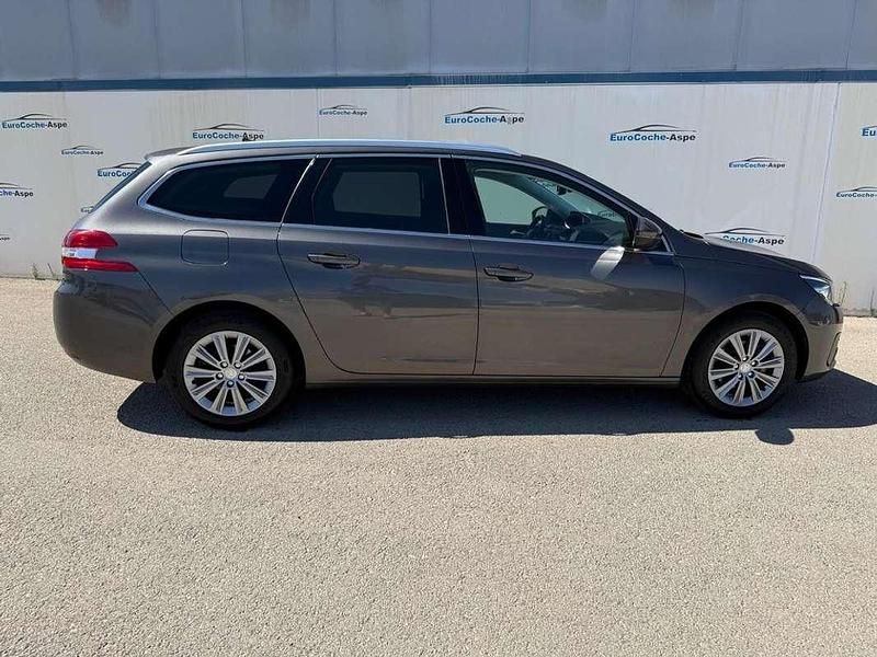 Usado Peugeot 308 SW Allure 129 CV (94 kW) 2020 Gris Familiar