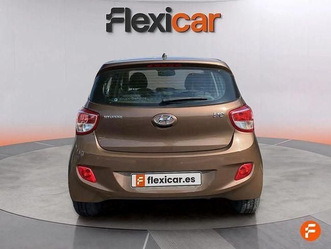 Usado Hyundai i10 66 CV (48 kW) 2016 Marrón Utilitario